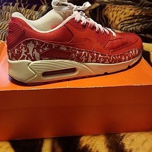 NIKE AIR MAX 90s  Red size 10
